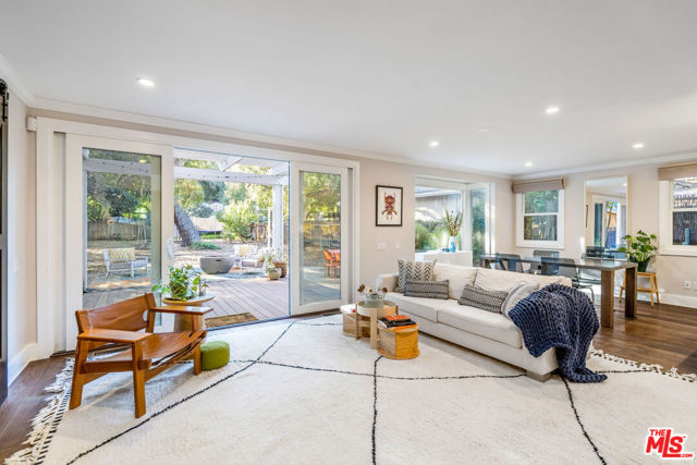1514 Willow Drive, Topanga CA: https://media.crmls.org/mediaz/9f3e8ccf-542e-4ef5-a782-17ea901b2789.jpg