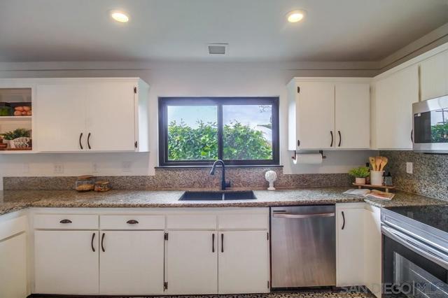 3886 Santa Cruz, San Diego CA: https://media.crmls.org/mediaz/9f3f2b78-b4dc-42db-b5c4-d1422dca81b7.jpg