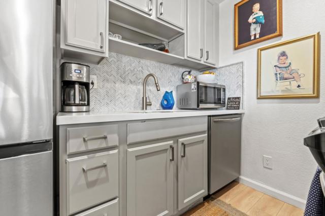 1 Surf Way, Monterey CA: https://media.crmls.org/mediaz/9f40baa8-5146-45b7-82b1-b9a397550fc5.jpg