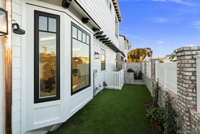 464 466 Westbourne, San Diego CA: https://media.crmls.org/mediaz/9f412cbe-a0f6-4a0e-87f7-afd744bfc56e.jpg