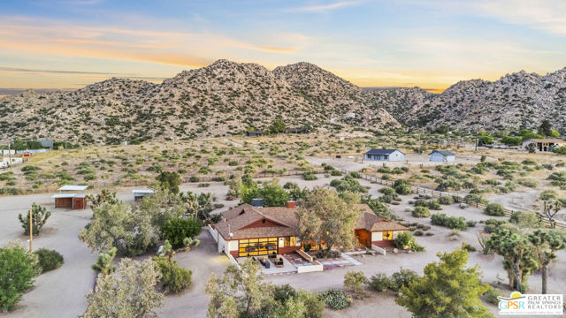 53655 Annie Oakley Road, Pioneertown CA: https://media.crmls.org/mediaz/9f4150ef-909f-4751-a66a-5e05cba8d31e.jpg