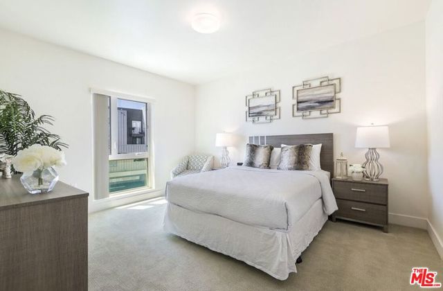 521 W Colorado Street, Glendale CA: https://media.crmls.org/mediaz/9f41d125-86e1-48b2-88f3-9e7f0f247e88.jpg