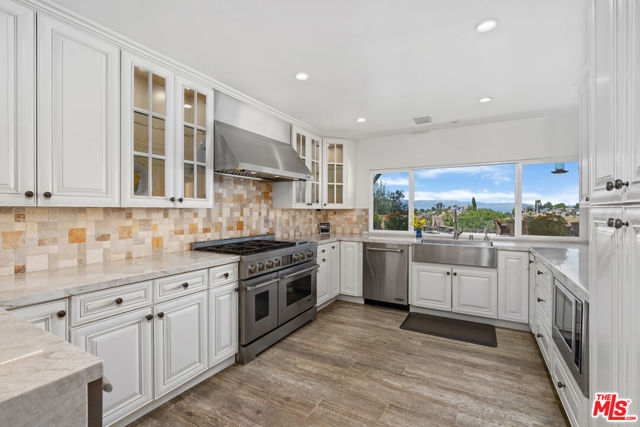 21727 Ulmus Drive, Woodland Hills CA: https://media.crmls.org/mediaz/9f41d396-ddf0-4793-8b36-6d54c7345713.jpg