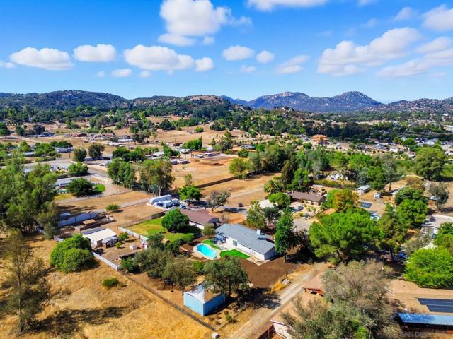 2118 Toca Ln, Ramona CA: https://media.crmls.org/mediaz/9f41f134-3170-435e-a15f-3085ff276c75.jpg