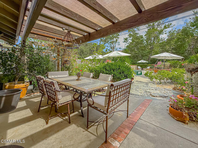 1888 El Monte Drive, Thousand Oaks CA: https://media.crmls.org/mediaz/9f42060b-e016-4c17-87db-0acae8331e26.jpg