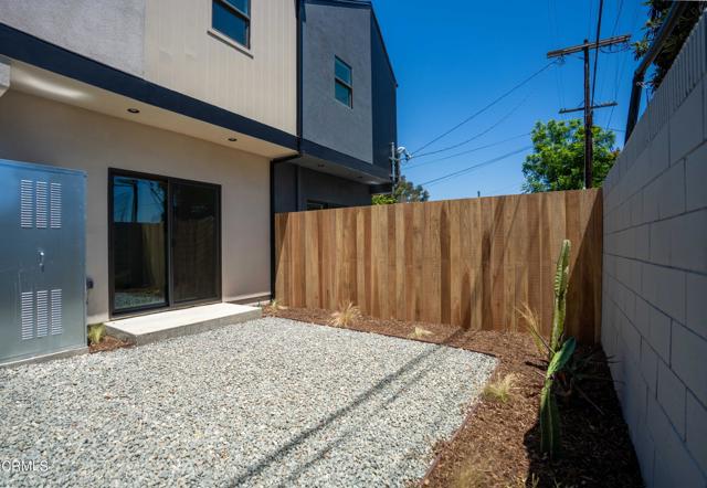2222 1/4 Dorris Place, Los Angeles CA: https://media.crmls.org/mediaz/9f422fea-2422-4d62-8f83-cea21124998a.jpg
