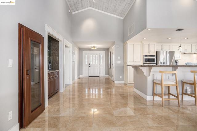 737 Willow Lake Rd, Discovery Bay CA: https://media.crmls.org/mediaz/9f42356d-c0f4-4e8b-bc74-1c6885fe9030.jpg