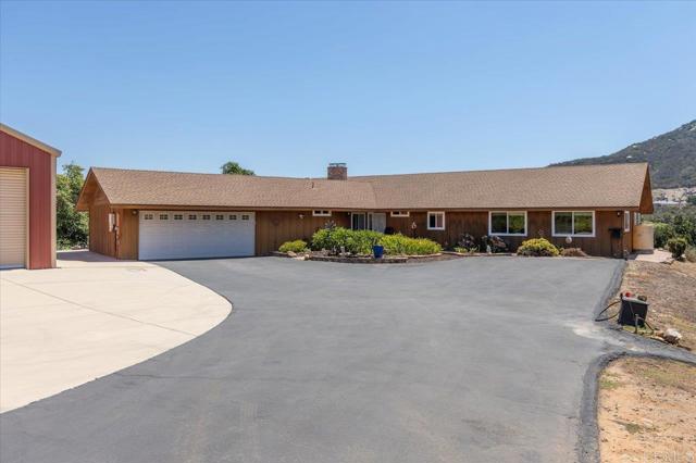 Detail Gallery Image 1 of 60 For 945 El Paseo, Vista,  CA 92084 - 4 Beds | 3 Baths