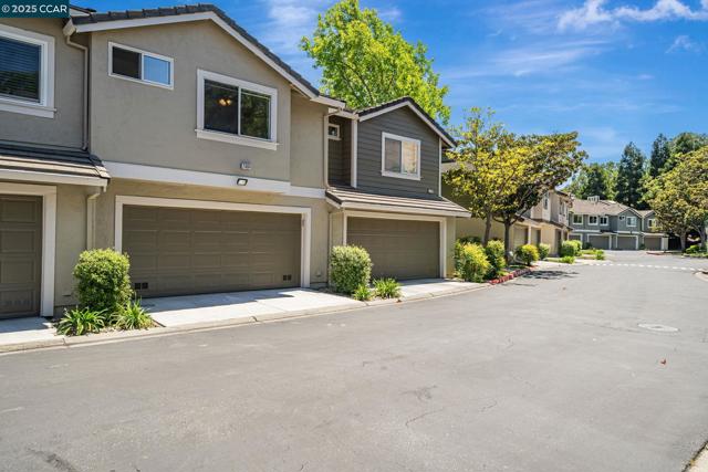7464 Oxford Cir, Dublin CA: https://media.crmls.org/mediaz/9f42beed-3732-451a-813b-e14c8bae6d1b.jpg
