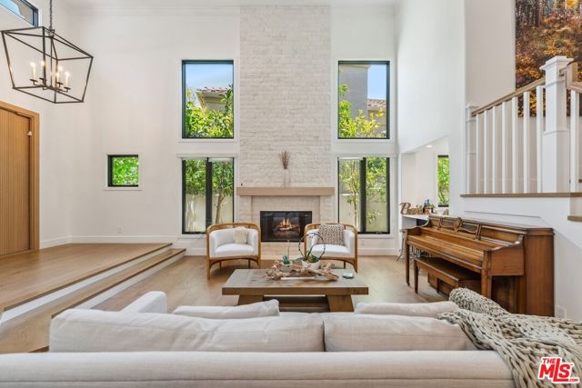 23180 Park Blanco, Calabasas CA: https://media.crmls.org/mediaz/9f43069d-0bbb-4d86-b533-6df57c924880.jpg