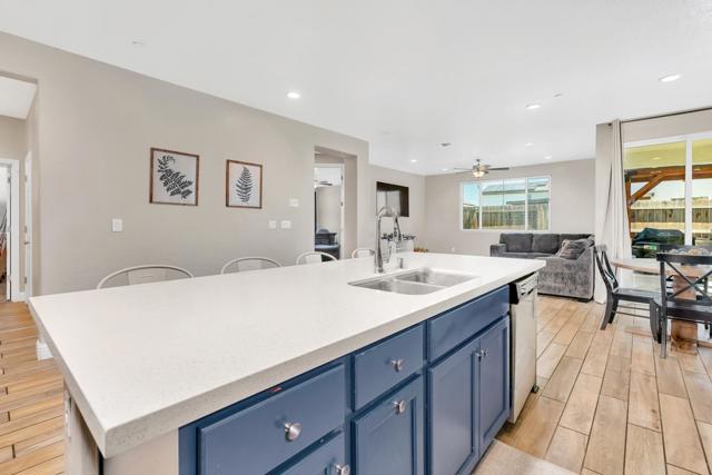 2040 Edwards Street, Los Banos CA: https://media.crmls.org/mediaz/9f443ac9-e03e-4554-91f2-6b4c387c4157.jpg