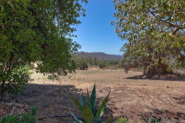 25861 E Old Julian Hwy, Ramona CA: https://media.crmls.org/mediaz/9f443e83-4570-4f4c-9120-b2c8a42cfc6a.jpg