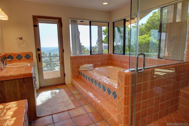 9918 Heavenly Way, La Mesa CA: https://media.crmls.org/mediaz/9f449966-c48e-4f5d-8a7d-7dfe5ccb6f3c.jpg