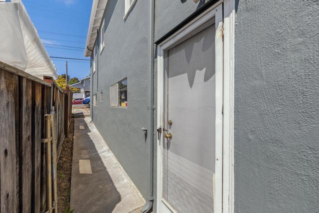 4859 Seaview Ave, Castro Valley CA: https://media.crmls.org/mediaz/9f4502c5-cda3-4c83-903f-4d2c5194bd3a.jpg