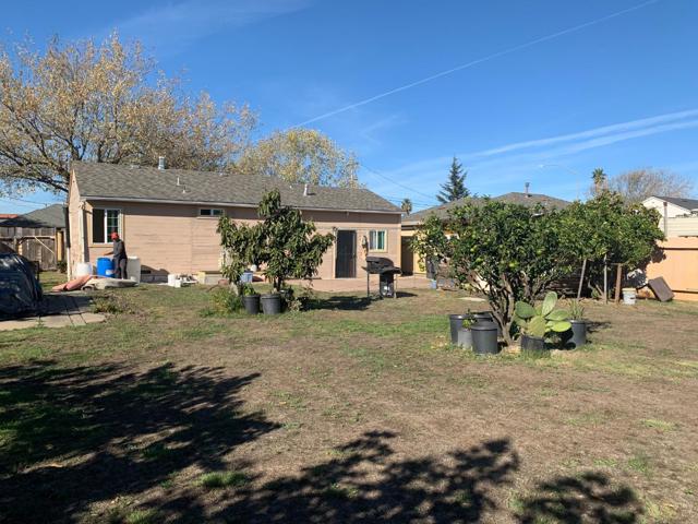 166 Afton Road, Salinas CA: https://media.crmls.org/mediaz/9f4524a3-ceda-4dd3-941b-caeddd15dd99.jpg
