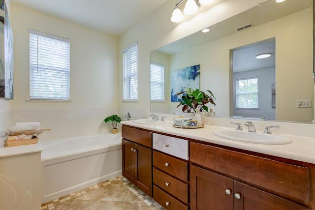 582 Cottage Park Drive, Hayward CA: https://media.crmls.org/mediaz/9f457f37-0918-43db-a48a-2922e2a414ae.jpg