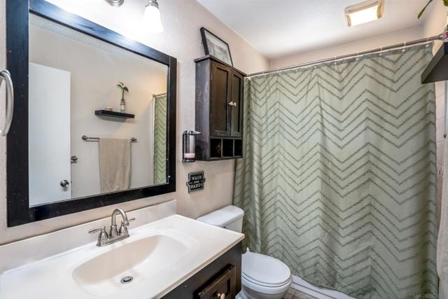 921 Amistad Ct D, El Cajon CA: https://media.crmls.org/mediaz/9f461056-fcdc-4e28-bfa4-74d4bcc6a567.jpg