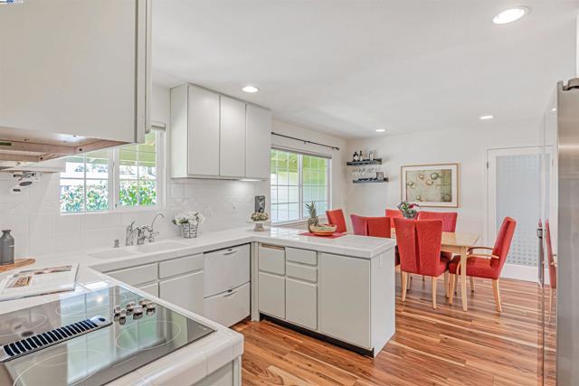 3335 Cornish Ct, Fremont CA: https://media.crmls.org/mediaz/9f469c20-779e-4022-975a-c0d39eb3b52f.jpg