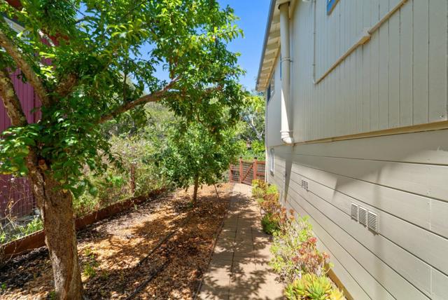 3407 Maplethorpe Lane, Soquel CA: https://media.crmls.org/mediaz/9f46b220-a657-478b-911c-aa7e4d153377.jpg