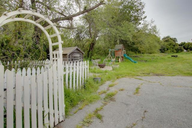 9345 Prunedale South Road, Salinas CA: https://media.crmls.org/mediaz/9f46fb81-5fb4-446b-90ea-885d79fdc72b.jpg