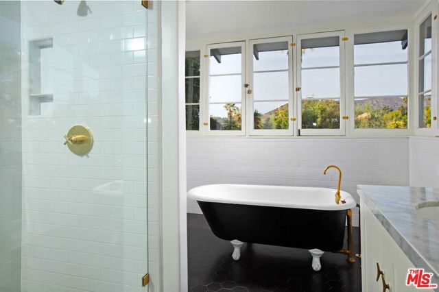 6749 Whitley Terrace, Los Angeles CA: https://media.crmls.org/mediaz/9f471131-b5d1-43c7-9267-c70de5280def.jpg