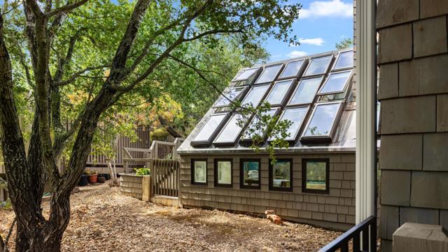 11 Hawk View, Portola Valley CA: https://media.crmls.org/mediaz/9f471d09-9753-4819-b63e-e9544cdcc878.jpg