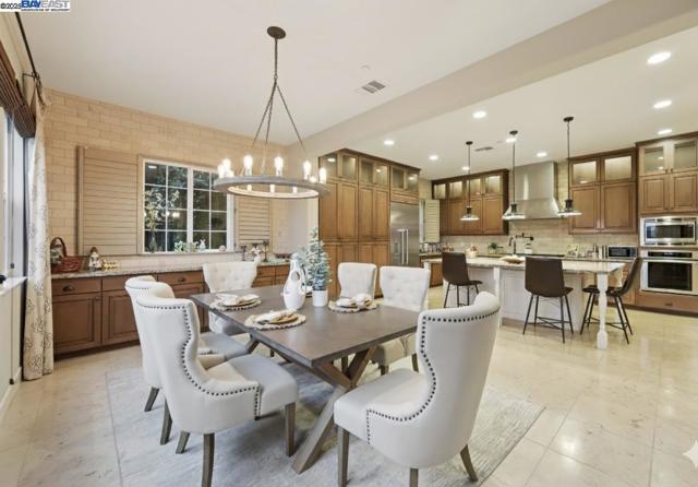 3885 Highpointe Ct, Dublin CA: https://media.crmls.org/mediaz/9f47de74-af97-4687-a671-f76c34e7a12e.jpg