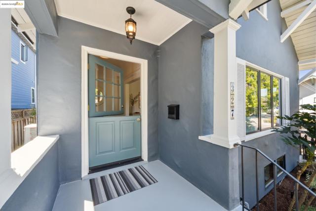327 Hudson St, Oakland CA: https://media.crmls.org/mediaz/9f47f848-8a6b-4460-8fd9-fcea630f4076.jpg