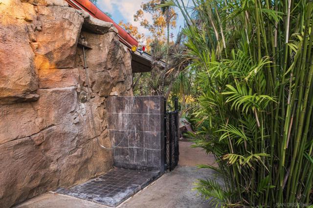 1010 Myrtle Way, San Diego CA: https://media.crmls.org/mediaz/9f4906b0-b0f2-4298-b7e8-44681a3dc1bc.jpg