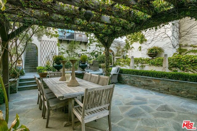 850 Muskingum Avenue, Pacific Palisades CA: https://media.crmls.org/mediaz/9f496050-7d27-42a0-beea-307a8b4a6f6a.jpg