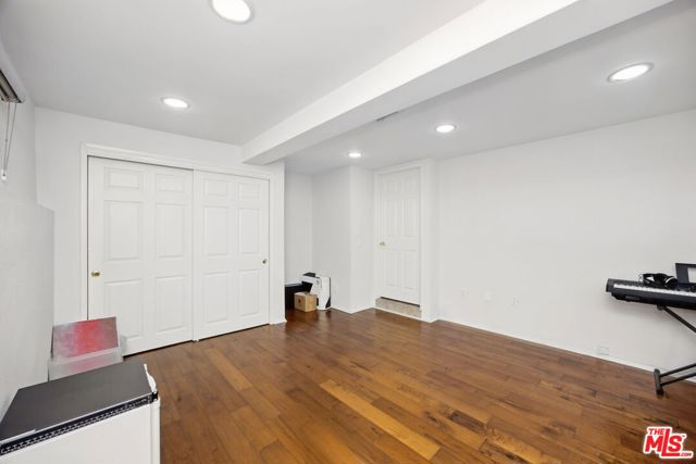 10229 Variel Avenue, Chatsworth CA: https://media.crmls.org/mediaz/9f4977b4-bf0e-4577-9a17-58f862f779b5.jpg