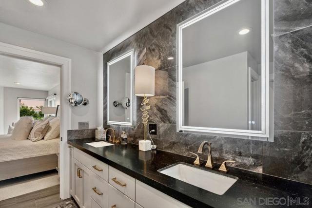 12 Mardi Gras Rd, Coronado CA: https://media.crmls.org/mediaz/9f49f84d-139b-4dc3-b84c-046038151fab.jpg
