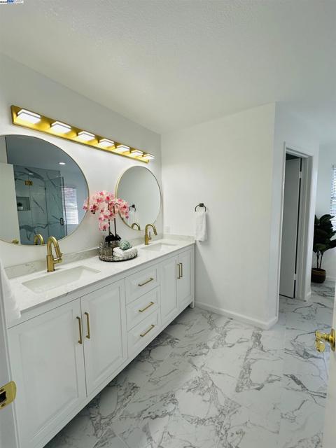 6916 Graham Avenue, Newark CA: https://media.crmls.org/mediaz/9f4abff8-624d-4431-95b9-e9832da356e8.jpg