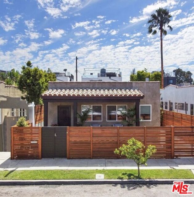 1774 Washington Way, Venice CA: https://media.crmls.org/mediaz/9f4ae81b-ae9b-4f35-8f66-93be928f160f.jpg