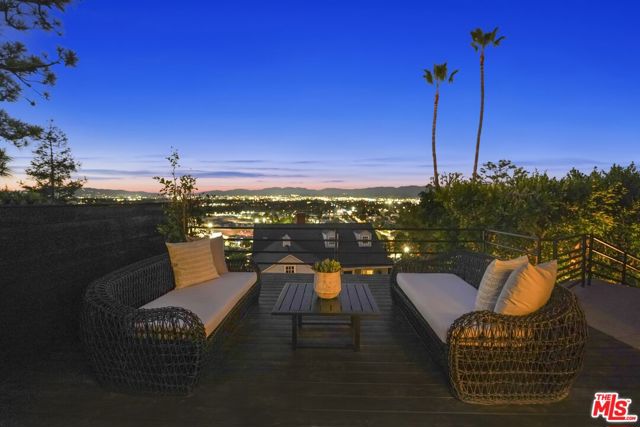 3838 Buena Park Drive, Studio City CA: https://media.crmls.org/mediaz/9f4aef22-4904-43d8-92fe-bb56aa03932d.jpg