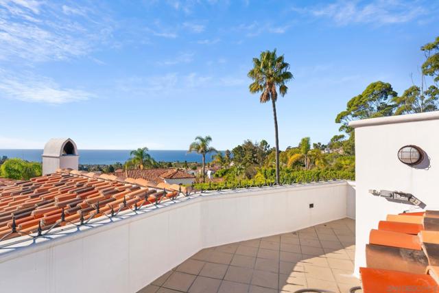 6692 La Jolla Scenic Dr S, La Jolla CA: https://media.crmls.org/mediaz/9f4b7578-f1a8-4ffc-8444-18f5428d12d4.jpg