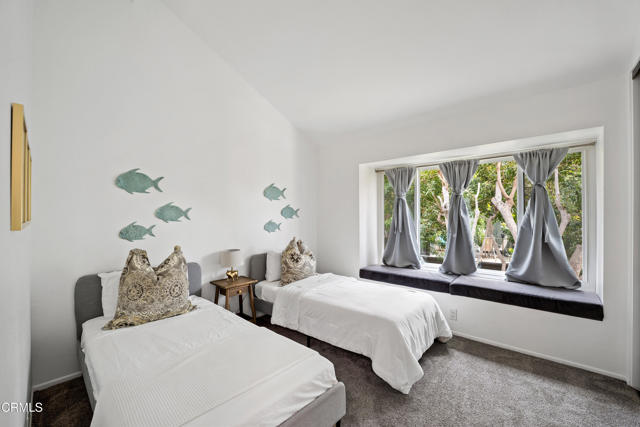 2287 Martinique Lane, Oxnard CA: https://media.crmls.org/mediaz/9f4b86c4-5ccb-4e8e-8332-f4c3b5585bdd.jpg