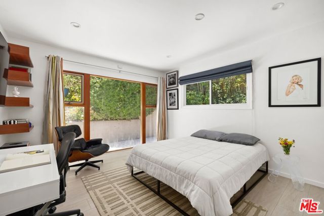2509 Greenvalley Road, Los Angeles CA: https://media.crmls.org/mediaz/9f4c270f-bbb5-48ec-92e0-906122578cc6.jpg
