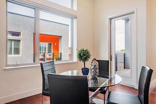 1028 Foster Square Lane, Foster City CA: https://media.crmls.org/mediaz/9f4c5944-3906-447a-8d13-8dc39a0c7a3e.jpg