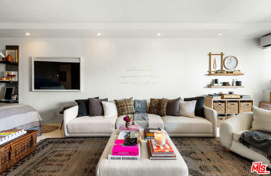 999 N Doheny Drive #811