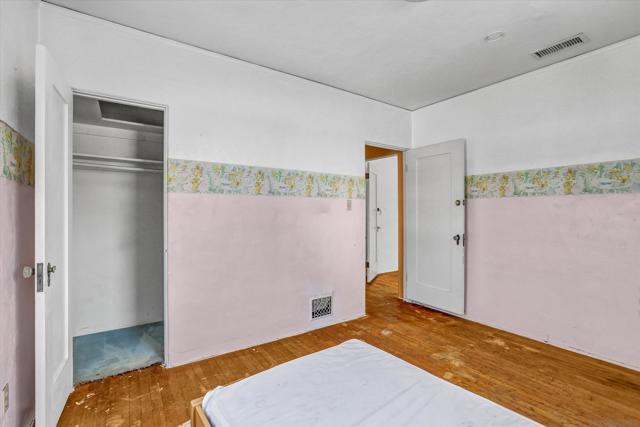 3114 Dumas St, San Diego CA: https://media.crmls.org/mediaz/9f4cdb6e-b301-40c6-b980-62ddc53ca51c.jpg