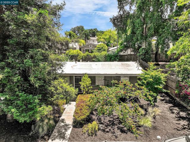 121 School Ln, Walnut Creek CA: https://media.crmls.org/mediaz/9f4ce837-680a-4c2d-ab46-e3c7360f0d2c.jpg