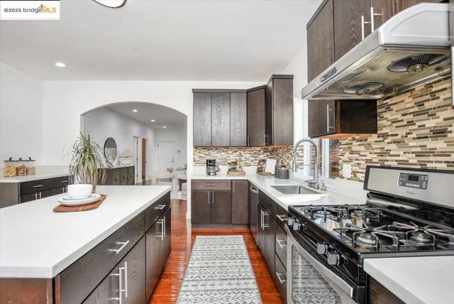 1738 18th Ave, Oakland CA: https://media.crmls.org/mediaz/9f4d4523-a6b7-4823-b6ca-4efafb122f86.jpg