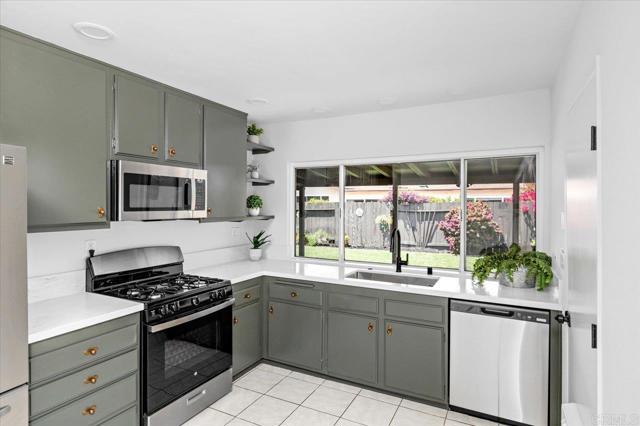 13554 Del Marino Avenue, Poway CA: https://media.crmls.org/mediaz/9f4d8f0d-4475-41a4-98c8-f45fc25a918b.jpg