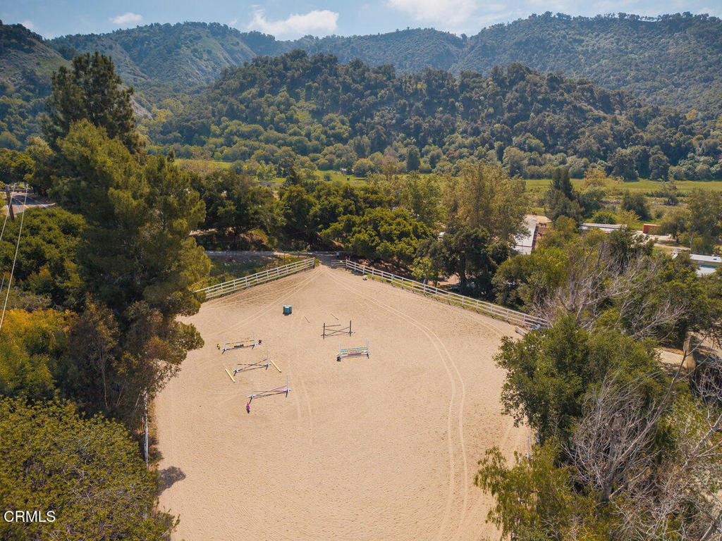 https://media.crmls.org/mediaz/9f4ddda1-ab04-4edf-aabb-058bf15421be.jpg?preset=X-Large