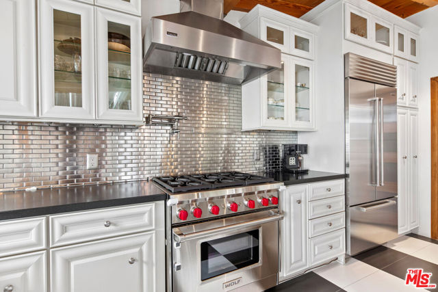 1470 N Tigertail Road, Los Angeles CA: https://media.crmls.org/mediaz/9f4dfeec-5155-4127-b9cf-d69b92154b1d.jpg