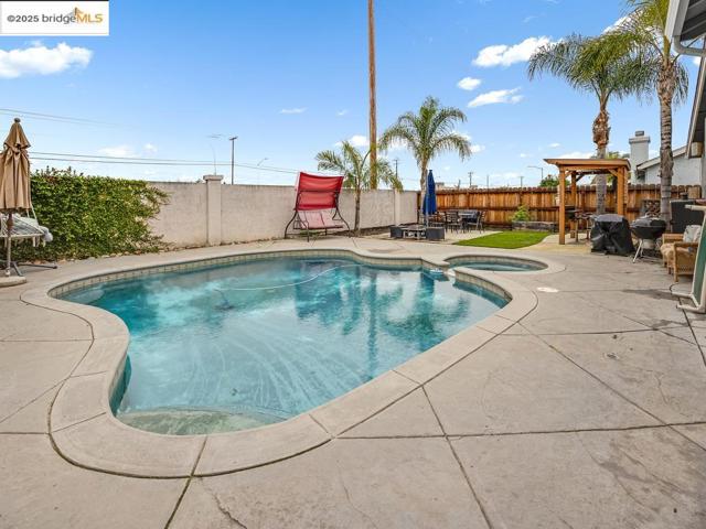 656 Miller Dr, Oakley CA: https://media.crmls.org/mediaz/9f4e32c8-b4d8-495d-9e78-358aab0d845e.jpg