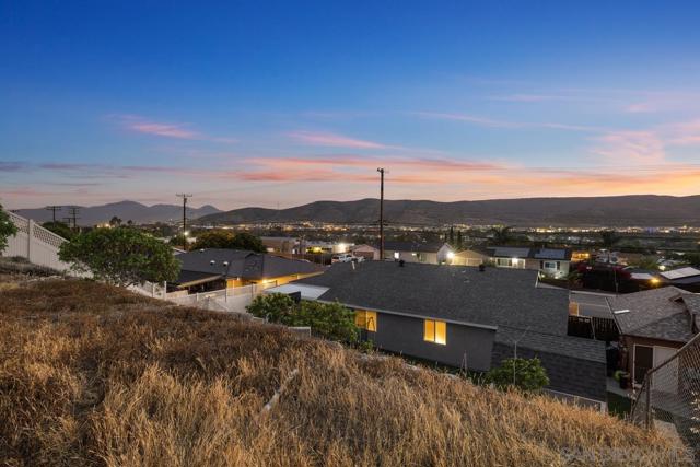 10231 Settle Rd, Santee CA: https://media.crmls.org/mediaz/9f4e5917-6776-40b5-8169-d5a3984b8684.jpg