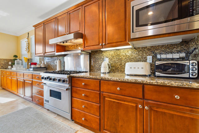 9 Via Santanella, Rancho Mirage CA: https://media.crmls.org/mediaz/9f4e8122-d48a-49f8-86a1-7abe46f24903.jpg