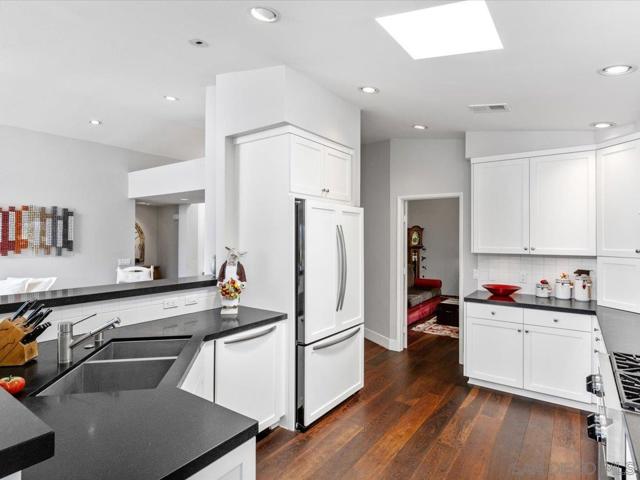 13338 Corte De Chucena, San Diego CA: https://media.crmls.org/mediaz/9f4ea123-f607-44b4-892a-fde083b429c2.jpg